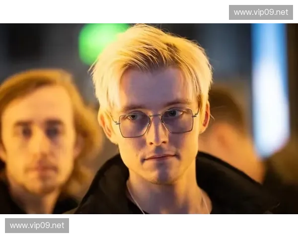 《揭秘Dota2小腐成长之路与电竞梦想背后的奋斗历程》